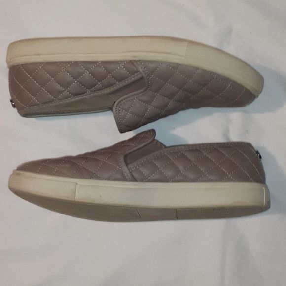 Steve Madden Quilted Slip-On Shoes Sneakers 10 - Picture 4 of 9